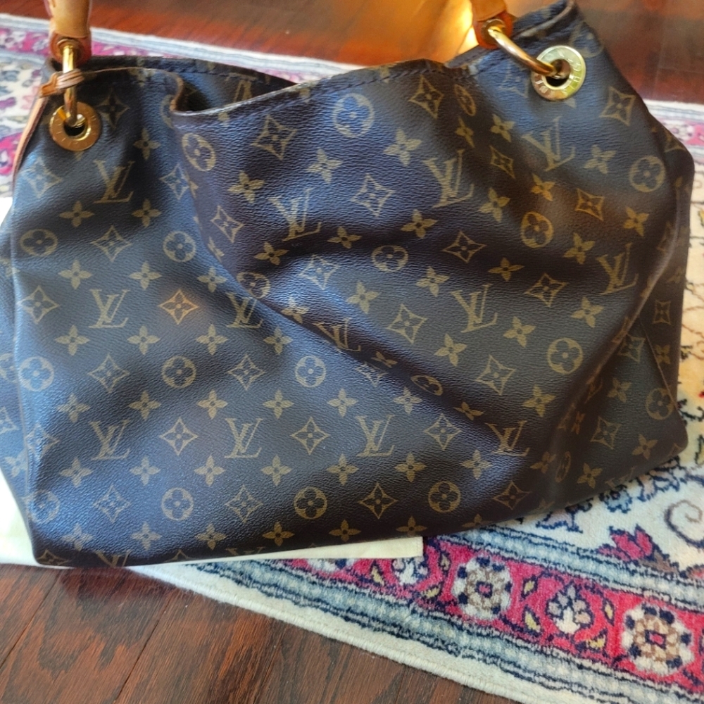 Louis Vuitton Neverfull Shoulder Bag